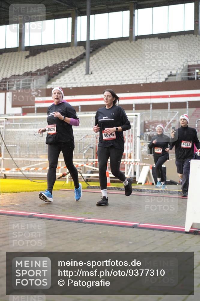 07.12.2025 - St. Pauli X-Mass-Run No. 15 Patografie http://msf.ph/oto/9377310 07.12.2025 10:07:55 Ziel 1905, 3627, 3628, 4231, 4623, 4624, 4626, 4734, 4737, 4740 meine-sportfotos.de