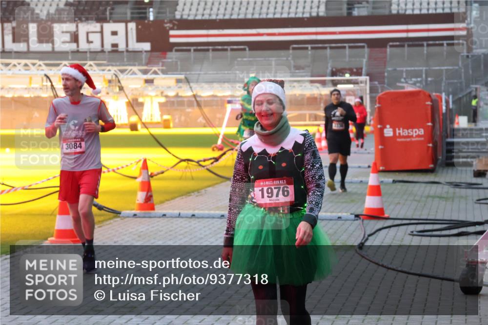 07.12.2025 - St. Pauli X-Mass-Run No. 15 Luisa Fischer http://msf.ph/oto/9377318 07.12.2025 10:01:04 Ziel 3084, 15, 1976, 855, 1050, 1418, 1976, 2348, 3084, 3336, 4129 meine-sportfotos.de