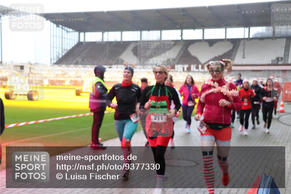 07.12.2025 - St. Pauli X-Mass-Run No. 15 Luisa Fischer http://msf.ph/oto/9377330 07.12.2025 10:26:09 Ziel 10, 211, 50, 129, 211, 369, 374, 387, 398, 404, 422, 1069, 1227, 1247, 1538, 1561, 1581, 1586, 1631, 1977, 2029, 2041, 2104, 2106, 2149, 2191, 2215, 2680, 2896, 3742, 3779, 3805, 3910, 3918, 4118, 4119, 4121, 4162, 4164, 4201, 4202, 4204, 4284, 4300, 4301, 4372, 4373, 4445, 4482, 4485, 4492, 4501, 4775, 4782 meine-sportfotos.de