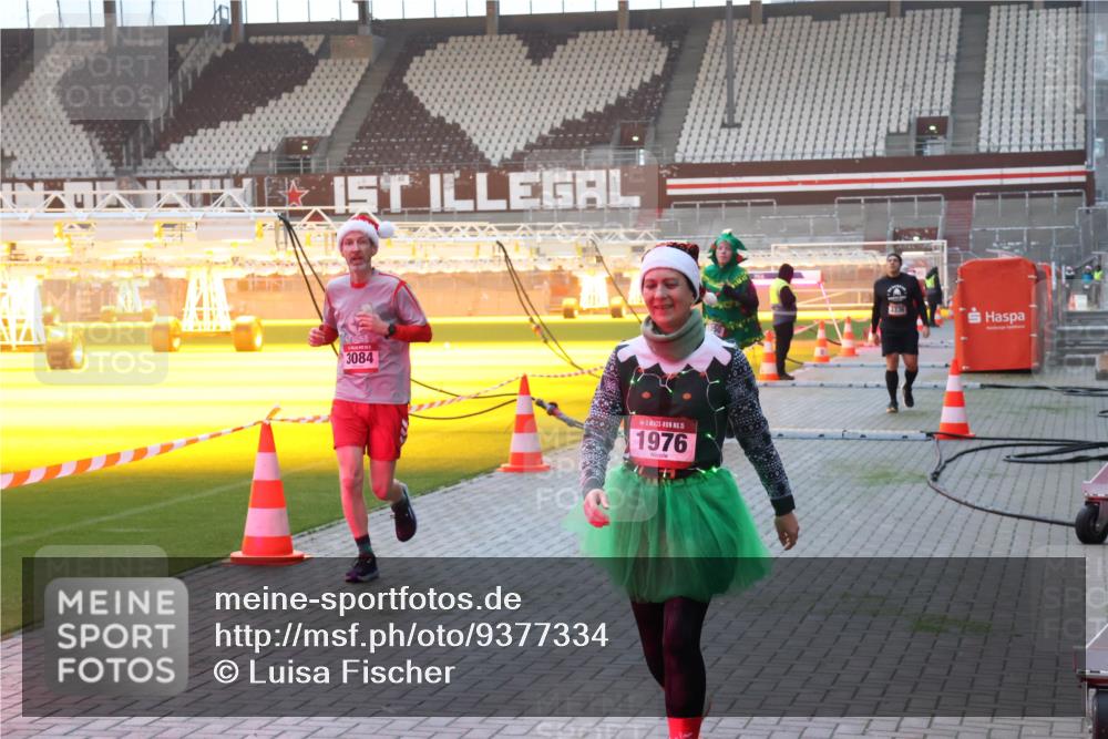 07.12.2025 - St. Pauli X-Mass-Run No. 15 Luisa Fischer http://msf.ph/oto/9377334 07.12.2025 10:01:06 Ziel 3084, 15, 1976, 855, 1050, 1418, 1976, 2348, 2378, 3084, 3336, 4129 meine-sportfotos.de