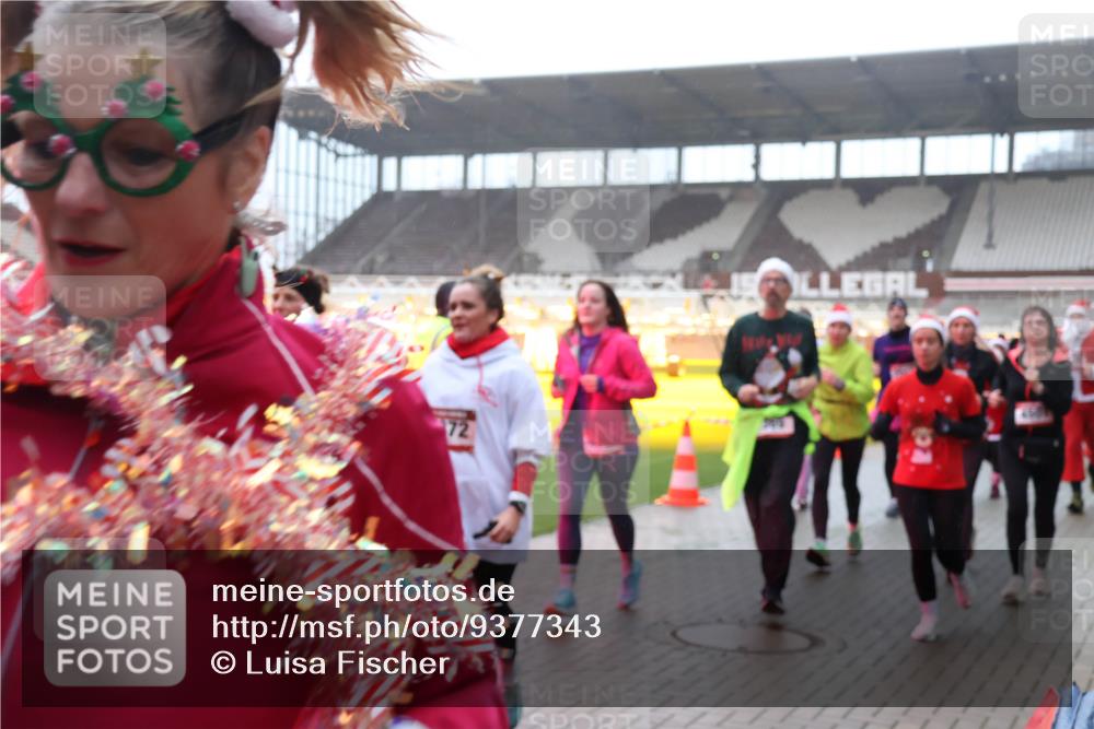 07.12.2025 - St. Pauli X-Mass-Run No. 15 Luisa Fischer http://msf.ph/oto/9377343 07.12.2025 10:26:11 Ziel 72, 50, 129, 211, 369, 374, 387, 398, 404, 422, 1069, 1227, 1247, 1538, 1561, 1581, 1586, 1631, 2029, 2041, 2104, 2106, 2149, 2191, 2215, 2680, 2896, 3742, 3779, 3805, 3910, 3918, 4118, 4119, 4121, 4162, 4164, 4201, 4202, 4204, 4284, 4300, 4301, 4372, 4373, 4445, 4482, 4485, 4492, 4501, 4775, 4782 meine-sportfotos.de