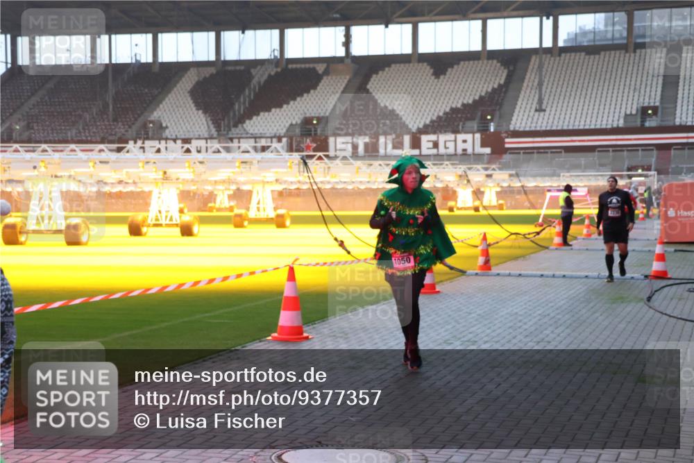 07.12.2025 - St. Pauli X-Mass-Run No. 15 Luisa Fischer http://msf.ph/oto/9377357 07.12.2025 10:01:09 Ziel 1, 1050, 855, 1050, 1418, 1976, 2348, 2378, 3084, 3336 meine-sportfotos.de