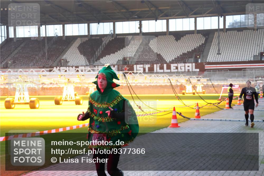 07.12.2025 - St. Pauli X-Mass-Run No. 15 Luisa Fischer http://msf.ph/oto/9377366 07.12.2025 10:01:10 Ziel 15, 1050, 1, 3336, 855, 1050, 1418, 1976, 2348, 2378, 3084, 3336 meine-sportfotos.de