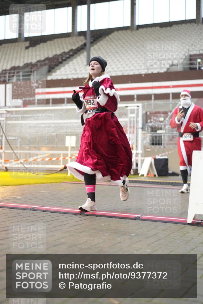 07.12.2025 - St. Pauli X-Mass-Run No. 15 Patografie http://msf.ph/oto/9377372 07.12.2025 10:08:02 Ziel 2691, 2692, 3627, 3628, 4231, 4623, 4624, 4626, 4734, 4737, 4740 meine-sportfotos.de