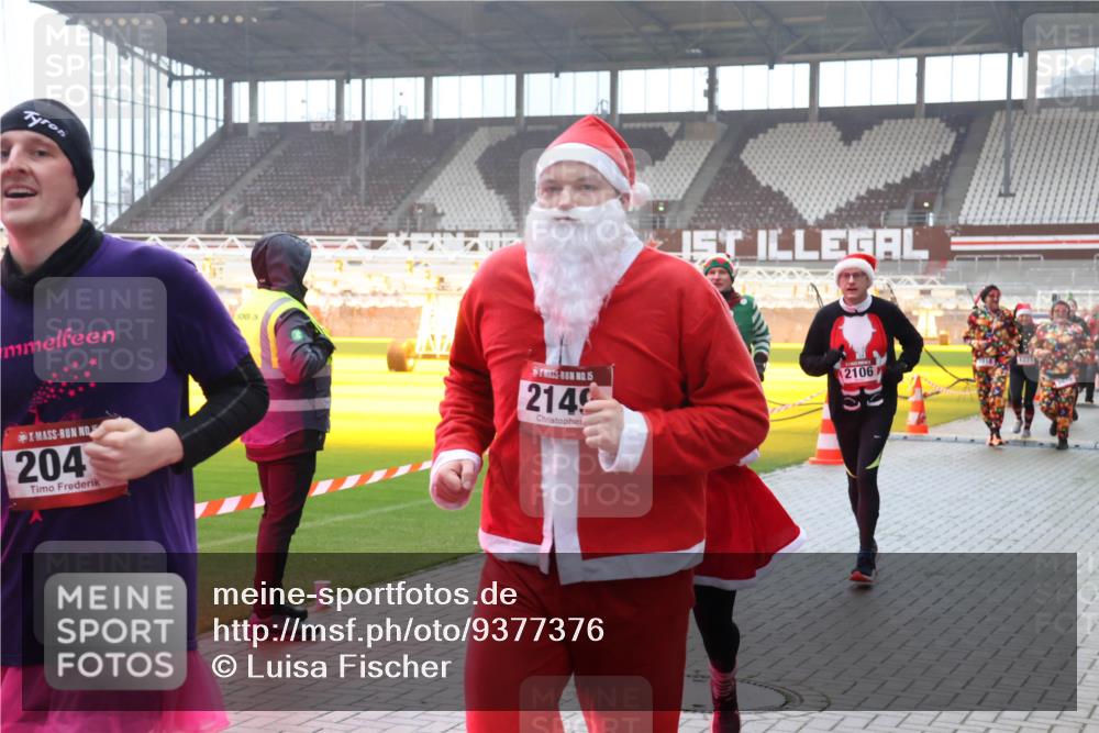 07.12.2025 - St. Pauli X-Mass-Run No. 15 Luisa Fischer http://msf.ph/oto/9377376 07.12.2025 10:26:15 Ziel 204, 15, 2149, 1, 2106, 535, 50, 129, 211, 369, 374, 387, 398, 404, 422, 1069, 1227, 1247, 1538, 1561, 1581, 1586, 1631, 2029, 2041, 2104, 2106, 2149, 2191, 2215, 2680, 2896, 3742, 3779, 3805, 3910, 3918, 4044, 4118, 4119, 4162, 4164, 4202, 4300, 4301, 4372, 4373, 4445, 4482, 4485, 4492, 4501, 4775, 4782 meine-sportfotos.de