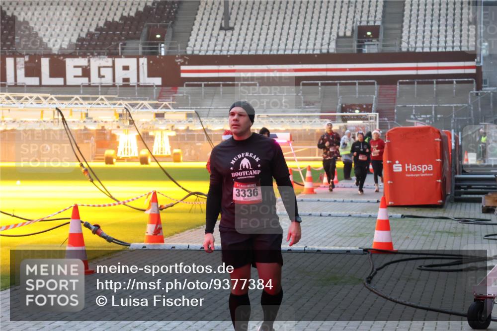 07.12.2025 - St. Pauli X-Mass-Run No. 15 Luisa Fischer http://msf.ph/oto/9377384 07.12.2025 10:01:15 Ziel 5, 3336, 801, 855, 1050, 1418, 1887, 1892, 1976, 2348, 2378, 3084, 3336 meine-sportfotos.de