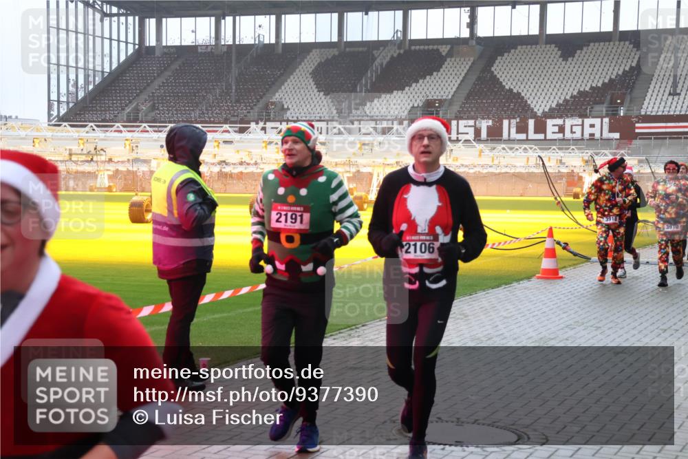 07.12.2025 - St. Pauli X-Mass-Run No. 15 Luisa Fischer http://msf.ph/oto/9377390 07.12.2025 10:26:17 Ziel 2191, 2106, 60, 3910, 50, 129, 211, 369, 374, 387, 398, 404, 422, 1069, 1227, 1247, 1538, 1561, 1581, 1586, 1631, 2029, 2041, 2104, 2106, 2149, 2191, 2215, 2680, 2896, 3742, 3779, 3805, 3910, 3918, 4044, 4162, 4164, 4202, 4300, 4301, 4372, 4373, 4445, 4492, 4501, 4775, 4782 meine-sportfotos.de