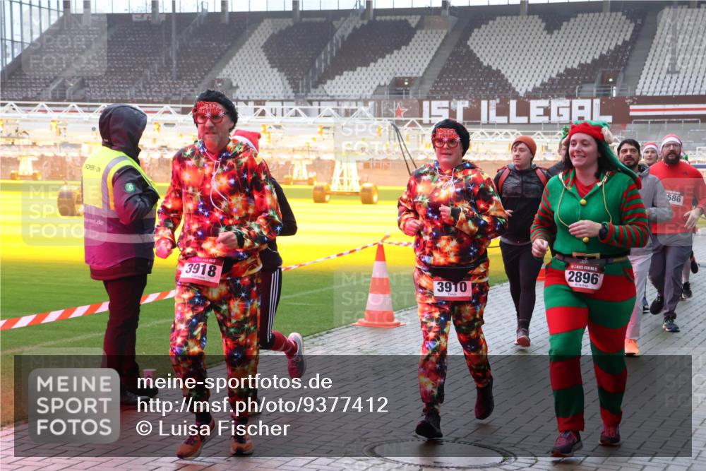 07.12.2025 - St. Pauli X-Mass-Run No. 15 Luisa Fischer http://msf.ph/oto/9377412 07.12.2025 10:26:21 Ziel 3918, 3910, 15, 2896, 586, 50, 129, 211, 369, 374, 387, 398, 404, 422, 1069, 1227, 1538, 1561, 1581, 1586, 2041, 2104, 2106, 2149, 2191, 2215, 2680, 2896, 3742, 3779, 3805, 3910, 3918, 4044, 4162, 4164, 4202, 4300, 4301, 4372, 4373, 4492, 4501, 4775, 4782 meine-sportfotos.de
