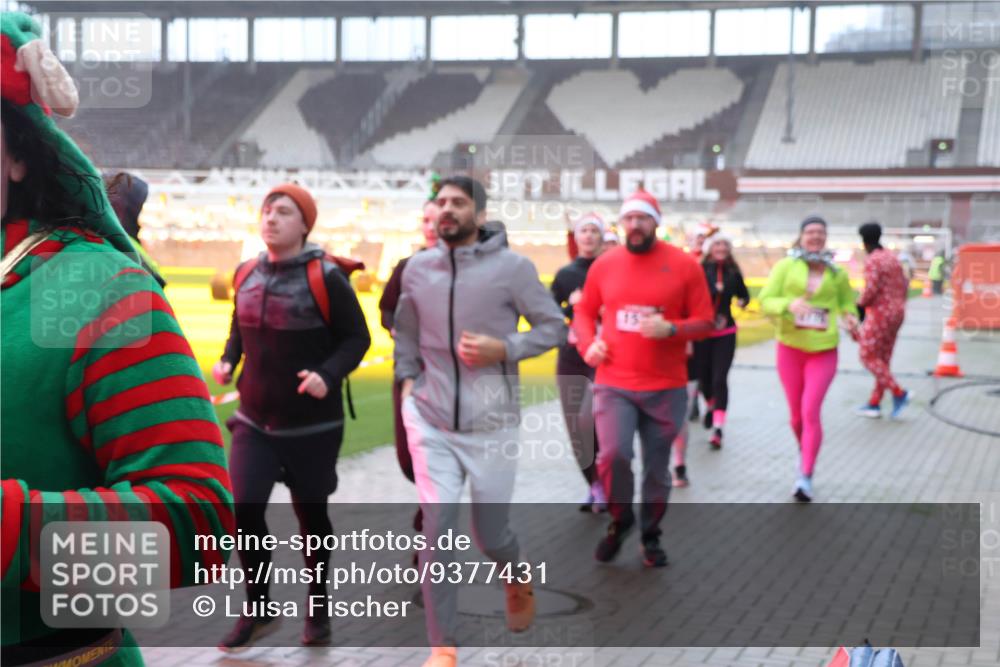 07.12.2025 - St. Pauli X-Mass-Run No. 15 Luisa Fischer http://msf.ph/oto/9377431 07.12.2025 10:26:23 Ziel 50, 129, 211, 369, 374, 387, 398, 404, 422, 1069, 1227, 1538, 1561, 1581, 1586, 2041, 2104, 2106, 2149, 2191, 2215, 2680, 2896, 3742, 3779, 3805, 3910, 3918, 4044, 4162, 4164, 4202, 4300, 4301, 4372, 4373, 4492, 4501, 4775, 4782 meine-sportfotos.de