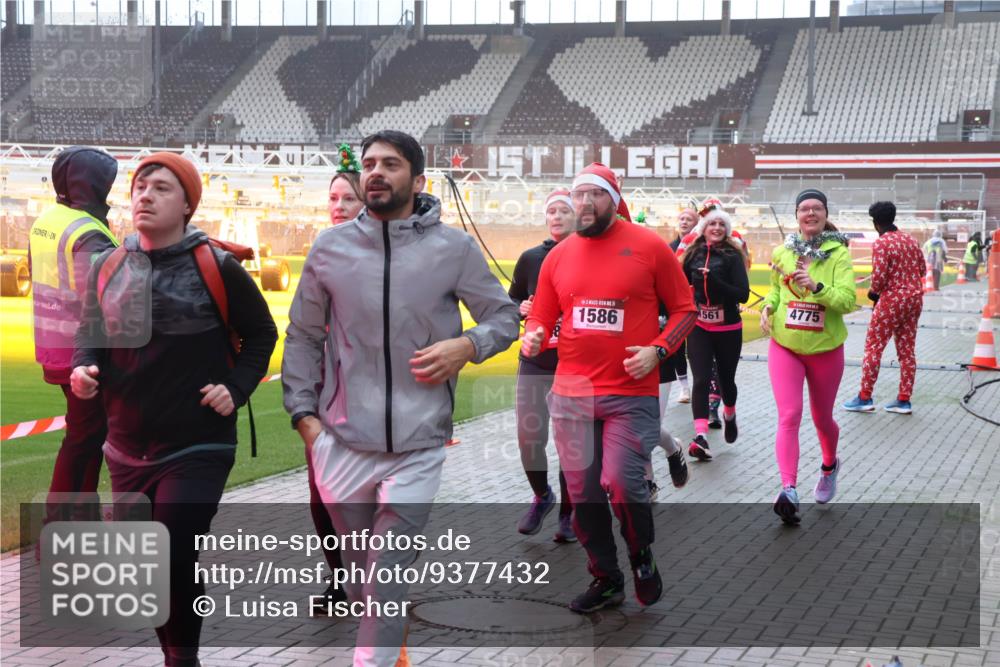 07.12.2025 - St. Pauli X-Mass-Run No. 15 Luisa Fischer http://msf.ph/oto/9377432 07.12.2025 10:26:24 Ziel 5, 1586, 561, 4775, 50, 129, 211, 369, 374, 387, 398, 404, 422, 1069, 1227, 1538, 1561, 1581, 1586, 2041, 2104, 2106, 2149, 2191, 2215, 2680, 2896, 3699, 3742, 3779, 3805, 3910, 3918, 4044, 4162, 4164, 4202, 4300, 4301, 4372, 4373, 4492, 4501, 4775, 4782 meine-sportfotos.de