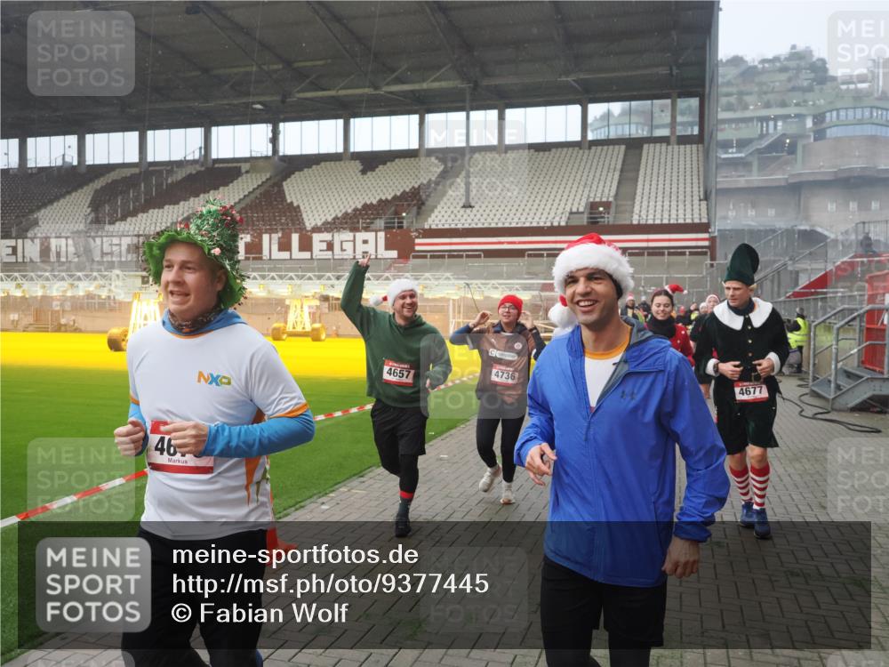 07.12.2025 - St. Pauli X-Mass-Run No. 15 Fabian Wolf http://msf.ph/oto/9377445 07.12.2025 10:06:18 Ziel 34, 127, 148, 187, 468, 893, 967, 969, 1119, 1788, 1832, 1937, 1946, 2894, 2968, 3093, 3196, 4246, 4251, 4657, 4665, 4670, 4672, 4676, 4677, 4736, 4739 meine-sportfotos.de