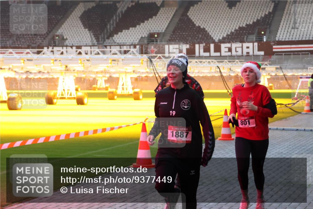 07.12.2025 - St. Pauli X-Mass-Run No. 15 Luisa Fischer http://msf.ph/oto/9377449 07.12.2025 10:01:26 Ziel 19, 15, 1887, 1, 801, 780, 783, 801, 855, 1050, 1418, 1887, 1892, 1976, 2348, 2378, 2528, 3084 meine-sportfotos.de