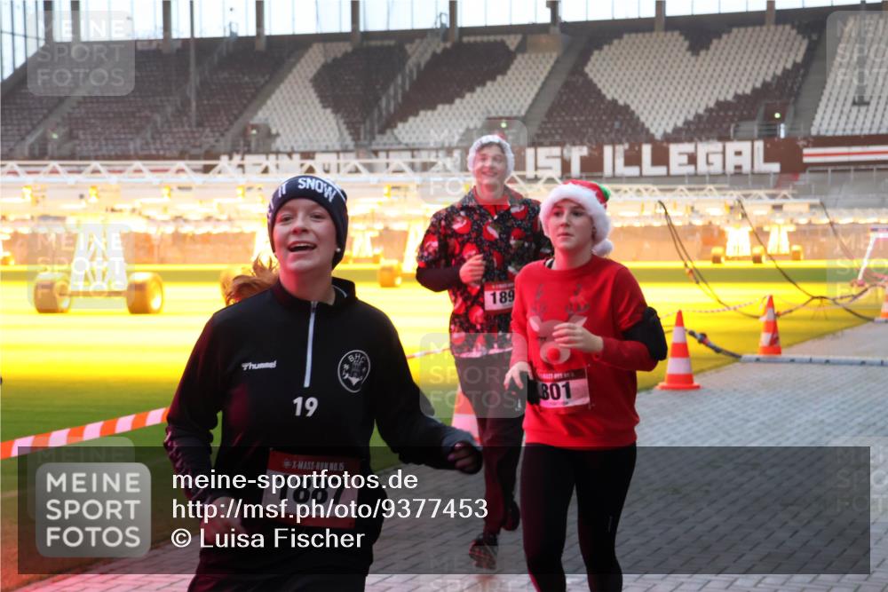 07.12.2025 - St. Pauli X-Mass-Run No. 15 Luisa Fischer http://msf.ph/oto/9377453 07.12.2025 10:01:26 Ziel 19, 15, 1887, 189, 801, 780, 783, 801, 855, 1050, 1418, 1887, 1892, 1976, 2348, 2378, 2528, 3084 meine-sportfotos.de