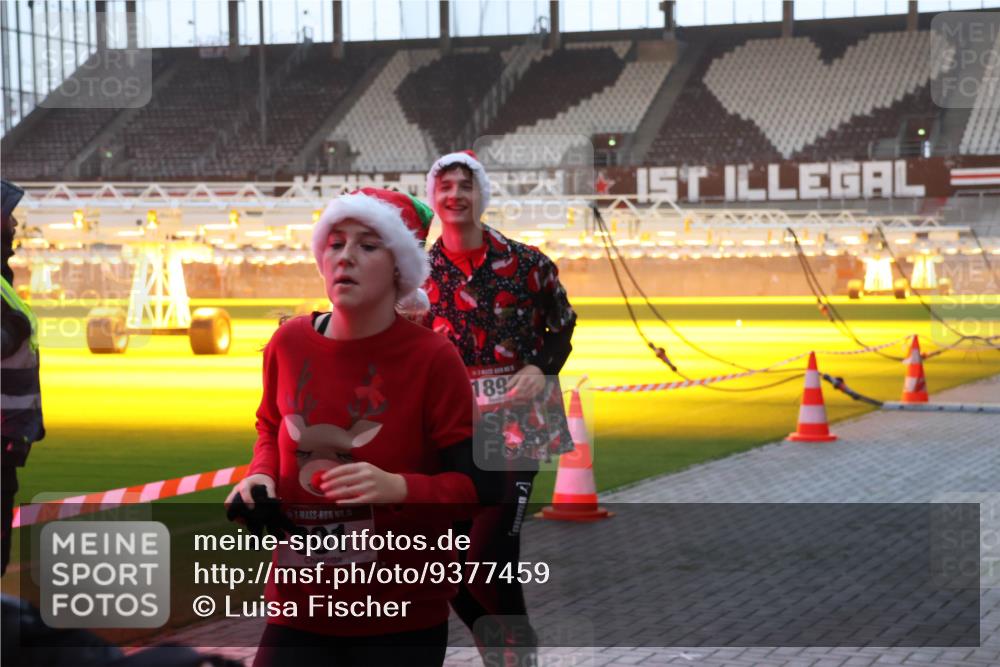 07.12.2025 - St. Pauli X-Mass-Run No. 15 Luisa Fischer http://msf.ph/oto/9377459 07.12.2025 10:01:27 Ziel 801, 189, 780, 783, 801, 855, 1050, 1887, 1892, 2348, 2378, 2528, 3084 meine-sportfotos.de