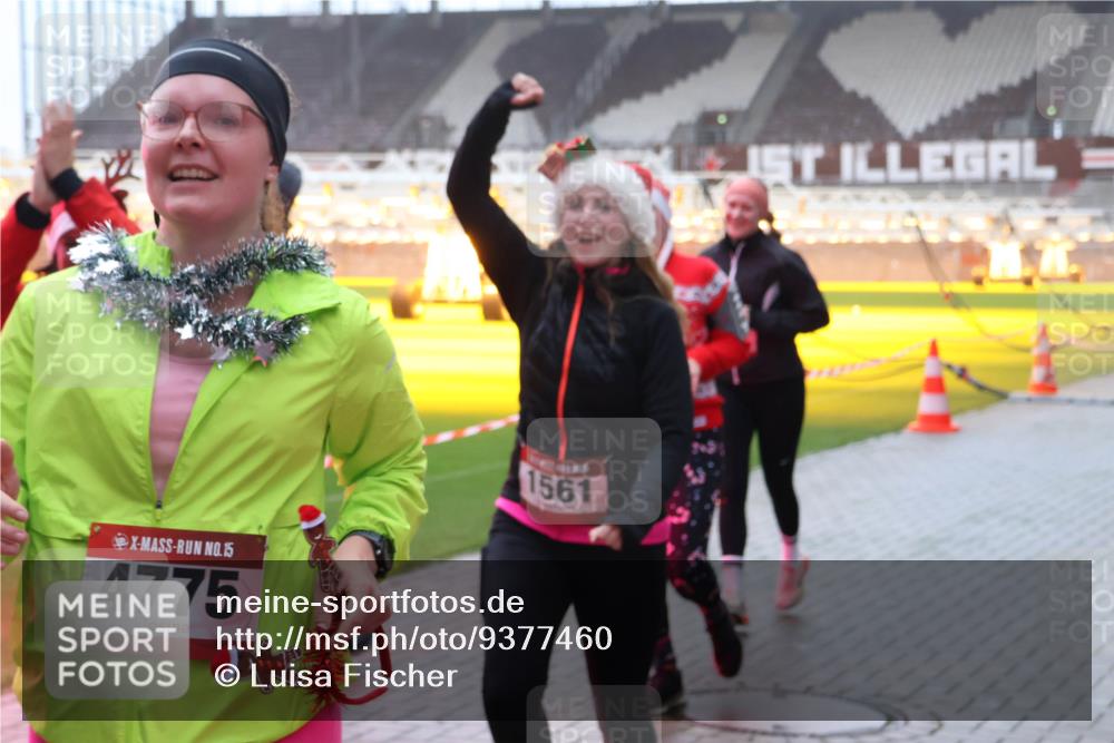 07.12.2025 - St. Pauli X-Mass-Run No. 15 Luisa Fischer http://msf.ph/oto/9377460 07.12.2025 10:26:27 Ziel 15, 4775, 1561, 23, 28, 50, 129, 211, 368, 369, 374, 387, 398, 404, 422, 1069, 1227, 1538, 1561, 1581, 1586, 1639, 2041, 2104, 2106, 2149, 2191, 2215, 2896, 2922, 3698, 3699, 3742, 3779, 3805, 3910, 3918, 4044, 4093, 4162, 4164, 4202, 4300, 4301, 4372, 4373, 4492, 4501, 4529, 4532, 4775, 4782 meine-sportfotos.de