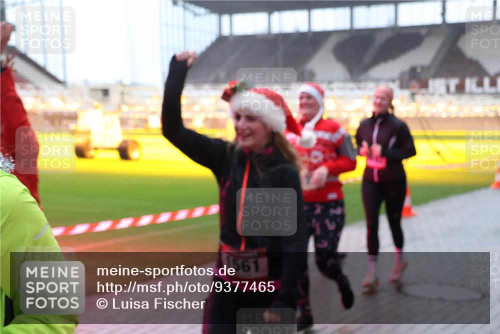 07.12.2025 - St. Pauli X-Mass-Run No. 15 Luisa Fischer http://msf.ph/oto/9377465 07.12.2025 10:26:28 Ziel 1561, 23, 28, 50, 129, 211, 368, 369, 374, 387, 398, 404, 422, 1069, 1227, 1538, 1561, 1581, 1586, 1639, 2041, 2104, 2106, 2149, 2191, 2215, 2896, 2922, 3698, 3699, 3742, 3779, 3805, 3910, 3918, 4044, 4093, 4162, 4164, 4202, 4300, 4301, 4460, 4461, 4469, 4492, 4501, 4529, 4532, 4775, 4782, 5010 meine-sportfotos.de