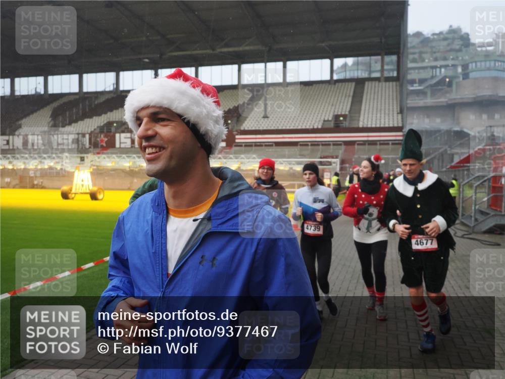 07.12.2025 - St. Pauli X-Mass-Run No. 15 Fabian Wolf http://msf.ph/oto/9377467 07.12.2025 10:06:18 Ziel 34, 127, 148, 187, 468, 893, 967, 969, 1119, 1788, 1832, 1937, 1946, 2894, 2968, 3093, 3196, 4246, 4251, 4657, 4665, 4670, 4672, 4676, 4677, 4736, 4739 meine-sportfotos.de