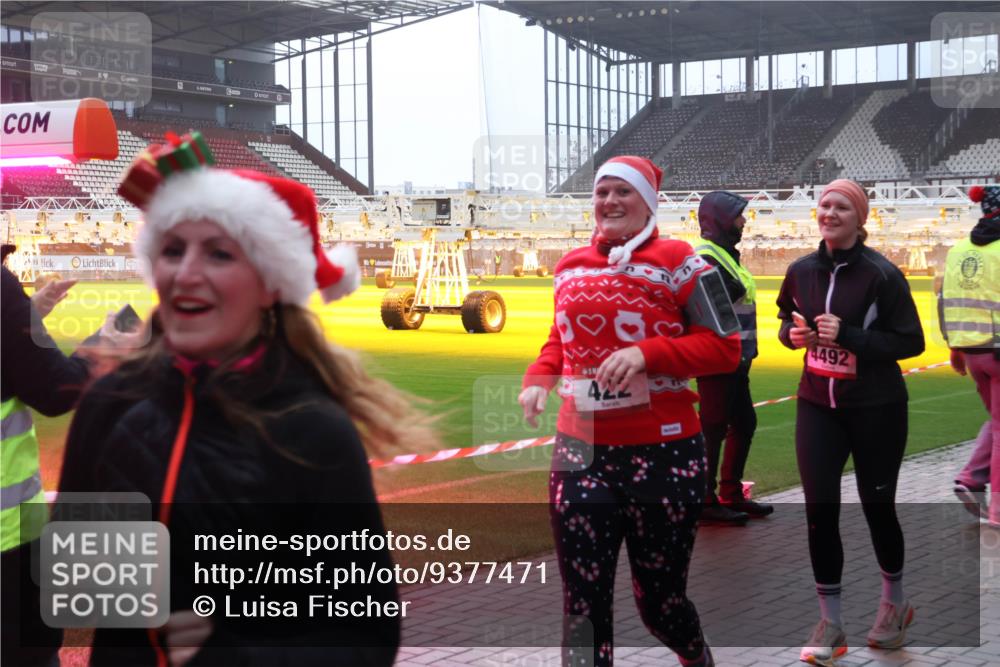 07.12.2025 - St. Pauli X-Mass-Run No. 15 Luisa Fischer http://msf.ph/oto/9377471 07.12.2025 10:26:28 Ziel 4492, 23, 28, 50, 129, 211, 368, 369, 374, 387, 398, 404, 422, 1069, 1227, 1538, 1561, 1581, 1586, 1639, 2041, 2104, 2106, 2149, 2191, 2215, 2896, 2922, 3698, 3699, 3742, 3779, 3805, 3910, 3918, 4044, 4093, 4162, 4164, 4202, 4300, 4301, 4460, 4461, 4469, 4492, 4501, 4529, 4532, 4775, 4782, 5010 meine-sportfotos.de