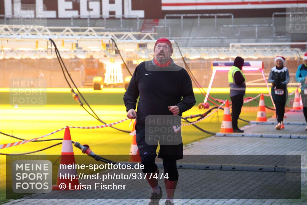 07.12.2025 - St. Pauli X-Mass-Run No. 15 Luisa Fischer http://msf.ph/oto/9377474 07.12.2025 10:01:35 Ziel 783, 118, 393, 780, 783, 801, 1050, 1124, 1294, 1760, 1887, 1892, 2378, 2528, 3084 meine-sportfotos.de
