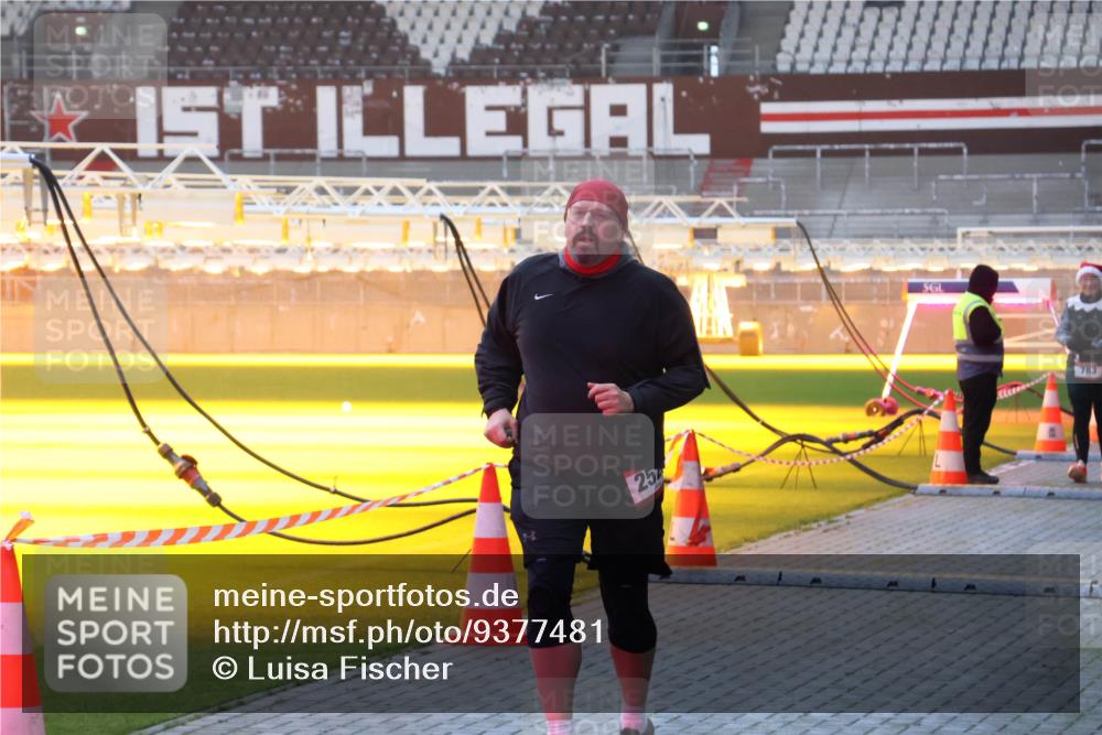 07.12.2025 - St. Pauli X-Mass-Run No. 15 Luisa Fischer http://msf.ph/oto/9377481 07.12.2025 10:01:36 Ziel 25, 118, 393, 780, 783, 801, 1050, 1124, 1294, 1760, 1887, 1892, 2378, 2528, 3084 meine-sportfotos.de