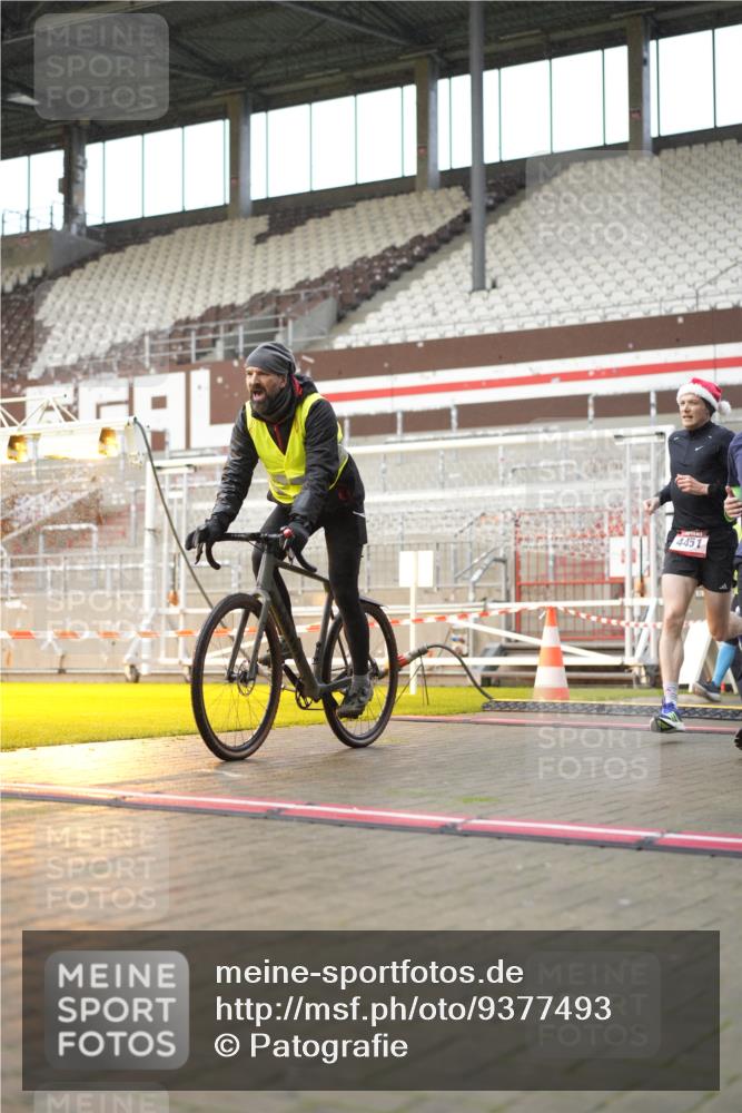 07.12.2025 - St. Pauli X-Mass-Run No. 15 Patografie http://msf.ph/oto/9377493 07.12.2025 10:08:32 Ziel 2247, 2248, 2650, 3212, 3495, 3671, 3759, 4205, 4232, 4234, 4451 meine-sportfotos.de