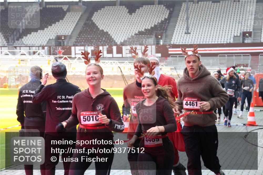 07.12.2025 - St. Pauli X-Mass-Run No. 15 Luisa Fischer http://msf.ph/oto/9377512 07.12.2025 10:27:02 Ziel 15, 501, 87, 4, 15, 4461, 4409, 368, 23, 28, 368, 1396, 1638, 1639, 2068, 2518, 2648, 2649, 2922, 3698, 3699, 3771, 3787, 3792, 3828, 4044, 4093, 4185, 4384, 4448, 4460, 4461, 4469, 4481, 4506, 4512, 4529, 4532, 4699, 4703, 4705, 4709, 5010 meine-sportfotos.de