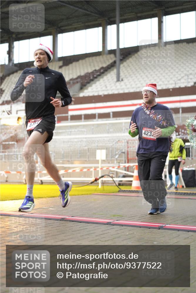 07.12.2025 - St. Pauli X-Mass-Run No. 15 Patografie http://msf.ph/oto/9377522 07.12.2025 10:08:33 Ziel 707, 2247, 2248, 2650, 3212, 3495, 3671, 3759, 4205, 4232, 4234, 4451 meine-sportfotos.de