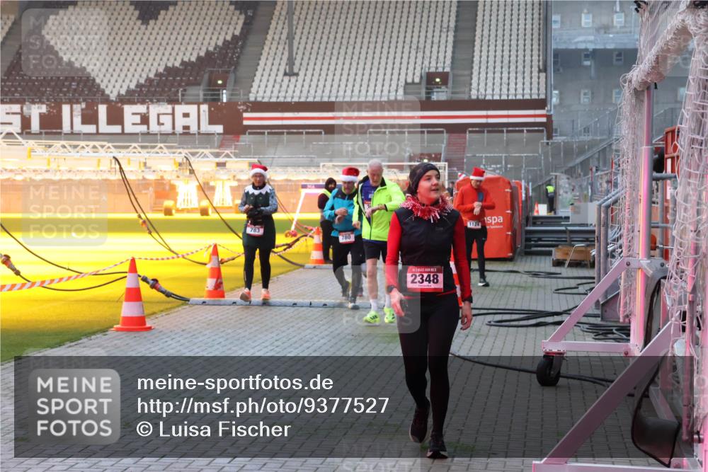 07.12.2025 - St. Pauli X-Mass-Run No. 15 Luisa Fischer http://msf.ph/oto/9377527 07.12.2025 10:01:46 Ziel 783, 780, 5, 2348, 1124, 118, 393, 780, 783, 801, 804, 1050, 1124, 1294, 1724, 1760, 1887, 1892, 2378, 2528, 3187, 3580, 3582, 3629, 3878 meine-sportfotos.de
