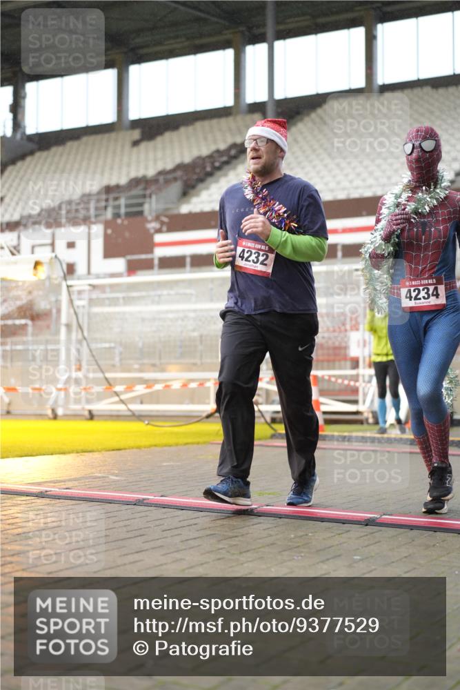 07.12.2025 - St. Pauli X-Mass-Run No. 15 Patografie http://msf.ph/oto/9377529 07.12.2025 10:08:33 Ziel 707, 2247, 2248, 2650, 3212, 3495, 3671, 3759, 4205, 4232, 4234, 4451 meine-sportfotos.de