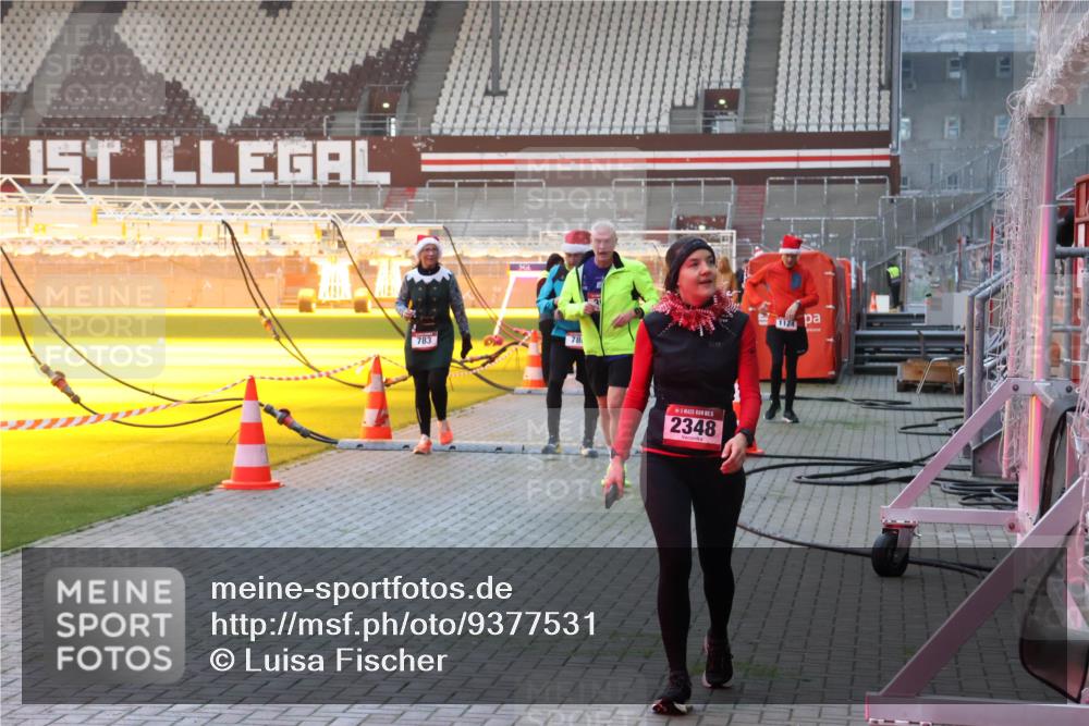 07.12.2025 - St. Pauli X-Mass-Run No. 15 Luisa Fischer http://msf.ph/oto/9377531 07.12.2025 10:01:46 Ziel 1, 783, 78, 2348, 1124, 118, 393, 780, 783, 801, 804, 1050, 1124, 1294, 1724, 1760, 1887, 1892, 2378, 2528, 3187, 3580, 3582, 3629, 3878 meine-sportfotos.de