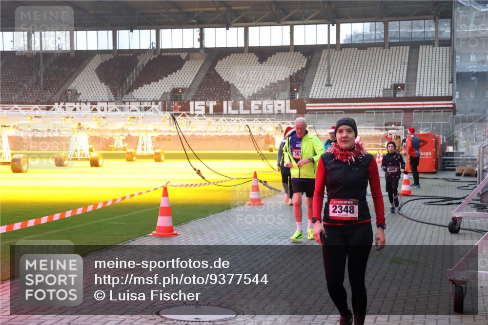 07.12.2025 - St. Pauli X-Mass-Run No. 15 Luisa Fischer http://msf.ph/oto/9377544 07.12.2025 10:01:49 Ziel 393, 15, 2348, 804, 118, 393, 780, 783, 801, 804, 1050, 1124, 1294, 1724, 1760, 1859, 1887, 1892, 2167, 2378, 2528, 2681, 3187, 3580, 3582, 3629, 3878 meine-sportfotos.de