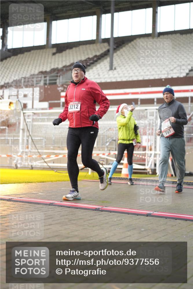 07.12.2025 - St. Pauli X-Mass-Run No. 15 Patografie http://msf.ph/oto/9377556 07.12.2025 10:08:37 Ziel 390, 707, 789, 947, 1002, 1031, 2247, 2248, 2521, 3212, 3332, 3335, 3495, 3671, 3759, 4205, 4232, 4234, 4451 meine-sportfotos.de