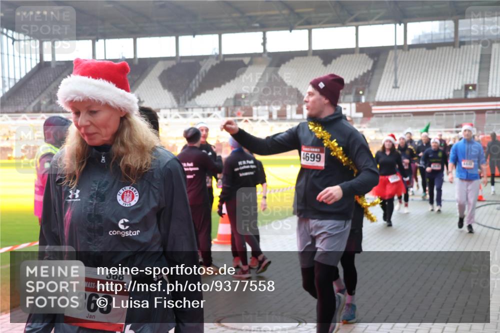 07.12.2025 - St. Pauli X-Mass-Run No. 15 Luisa Fischer http://msf.ph/oto/9377558 07.12.2025 10:27:15 Ziel 1910, 368, 15, 368, 4699, 28, 159, 1396, 1468, 1472, 1638, 2068, 2518, 2648, 2649, 3720, 3771, 3787, 3792, 3828, 4185, 4334, 4353, 4384, 4448, 4460, 4461, 4469, 4481, 4506, 4512, 4529, 4532, 4699, 4703, 4705, 4709, 5010 meine-sportfotos.de