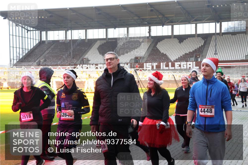 07.12.2025 - St. Pauli X-Mass-Run No. 15 Luisa Fischer http://msf.ph/oto/9377584 07.12.2025 10:27:21 Ziel 24, 2518, 264, 15, 38, 5, 4448, 159, 1317, 1396, 1468, 1472, 1618, 2518, 2648, 2649, 3720, 3771, 3787, 3792, 3828, 4185, 4225, 4334, 4353, 4384, 4391, 4409, 4410, 4506, 4512, 4705 meine-sportfotos.de