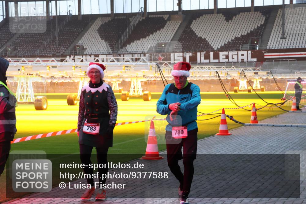 07.12.2025 - St. Pauli X-Mass-Run No. 15 Luisa Fischer http://msf.ph/oto/9377588 07.12.2025 10:01:57 Ziel 5, 783, 15, 780, 118, 393, 780, 783, 801, 804, 959, 1124, 1294, 1724, 1760, 1859, 1887, 1892, 2167, 2528, 2681, 3187, 3580, 3582, 3629, 3878 meine-sportfotos.de
