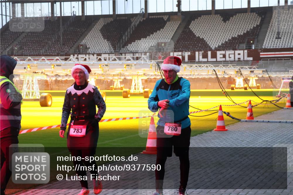 07.12.2025 - St. Pauli X-Mass-Run No. 15 Luisa Fischer http://msf.ph/oto/9377590 07.12.2025 10:01:57 Ziel 5, 783, 15, 780, 118, 393, 780, 783, 801, 804, 959, 1124, 1294, 1724, 1760, 1859, 1887, 1892, 2167, 2528, 2681, 3187, 3580, 3582, 3629, 3878 meine-sportfotos.de