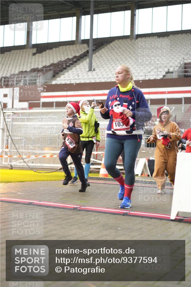 07.12.2025 - St. Pauli X-Mass-Run No. 15 Patografie http://msf.ph/oto/9377594 07.12.2025 10:08:40 Ziel 390, 707, 789, 947, 1002, 1031, 1176, 2247, 2248, 2521, 3212, 3332, 3335, 3495, 3671, 3759, 3904, 4205, 4232, 4234, 4451 meine-sportfotos.de
