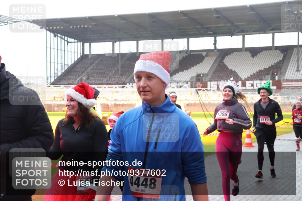 07.12.2025 - St. Pauli X-Mass-Run No. 15 Luisa Fischer http://msf.ph/oto/9377602 07.12.2025 10:27:23 Ziel 20, 15, 4448, 1396, 1510, 7, 159, 1312, 1317, 1396, 1468, 1472, 1618, 3720, 3771, 3787, 3792, 3828, 4185, 4225, 4334, 4353, 4384, 4391, 4409, 4410, 4506, 4512, 4705 meine-sportfotos.de