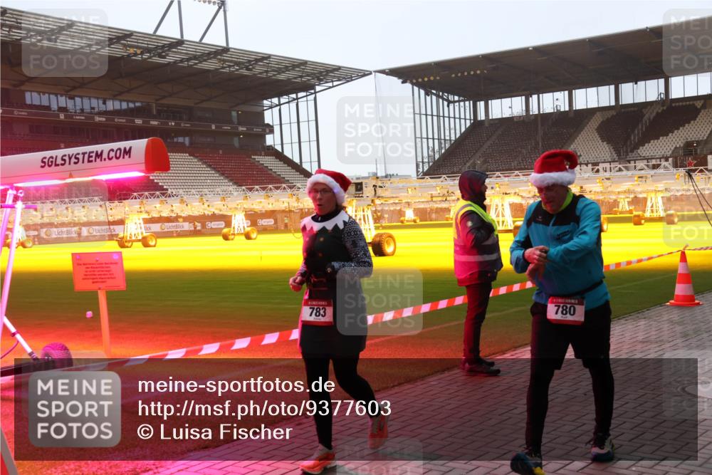07.12.2025 - St. Pauli X-Mass-Run No. 15 Luisa Fischer http://msf.ph/oto/9377603 07.12.2025 10:01:59 Ziel 780, 783, 118, 393, 780, 783, 801, 804, 959, 1124, 1294, 1724, 1760, 1859, 1887, 1892, 2167, 2528, 2681, 3187, 3580, 3582, 3629, 3878 meine-sportfotos.de