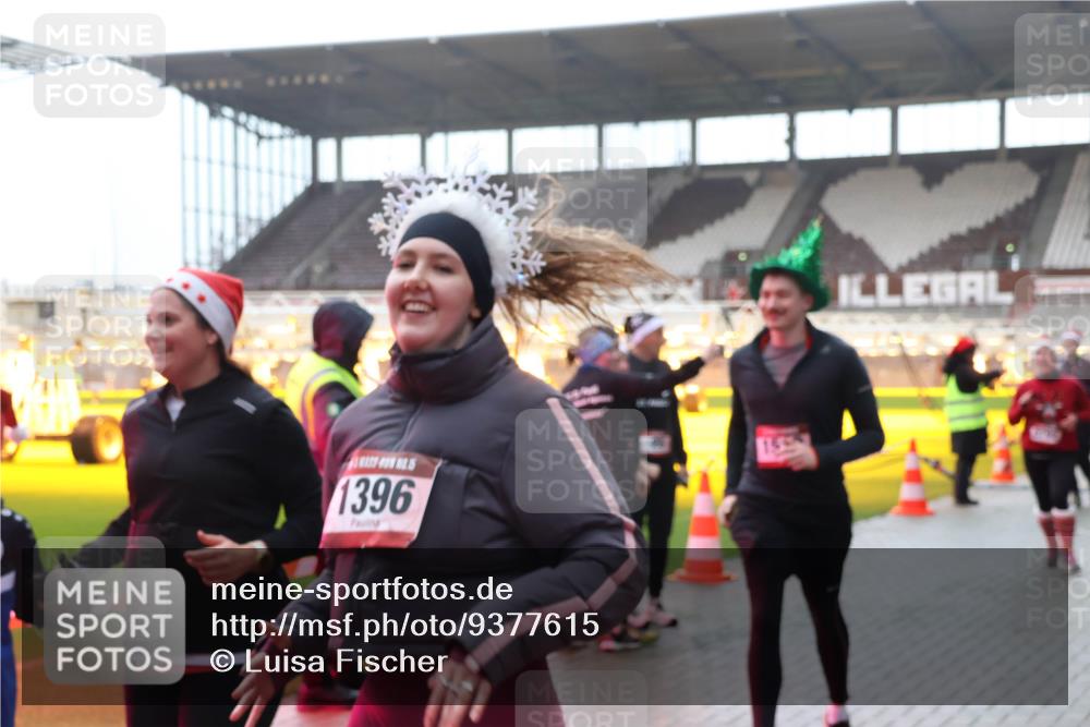 07.12.2025 - St. Pauli X-Mass-Run No. 15 Luisa Fischer http://msf.ph/oto/9377615 07.12.2025 10:27:25 Ziel 1396, 159, 159, 1312, 1317, 1468, 1472, 1618, 3720, 3771, 3787, 3792, 3828, 4185, 4225, 4334, 4353, 4384, 4391, 4409, 4410, 4506, 4512, 4705 meine-sportfotos.de