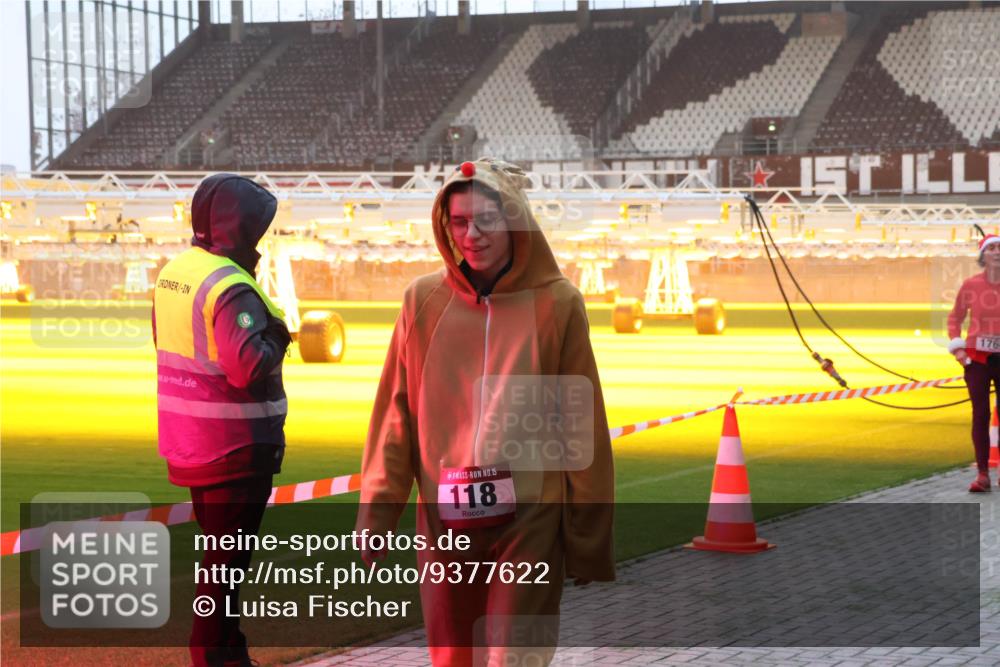07.12.2025 - St. Pauli X-Mass-Run No. 15 Luisa Fischer http://msf.ph/oto/9377622 07.12.2025 10:02:17 Ziel 15, 118, 176, 118, 393, 804, 959, 1124, 1294, 1724, 1760, 1859, 2167, 2472, 2681, 3187, 3580, 3582, 3629, 3878 meine-sportfotos.de