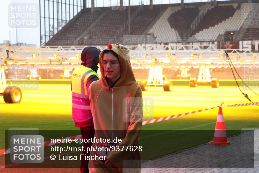 07.12.2025 - St. Pauli X-Mass-Run No. 15 Luisa Fischer http://msf.ph/oto/9377628 07.12.2025 10:02:18 Ziel 12, 118, 393, 804, 959, 1124, 1294, 1724, 1760, 1859, 1934, 2167, 2472, 2681, 3187, 3580, 3582, 3629, 3878 meine-sportfotos.de