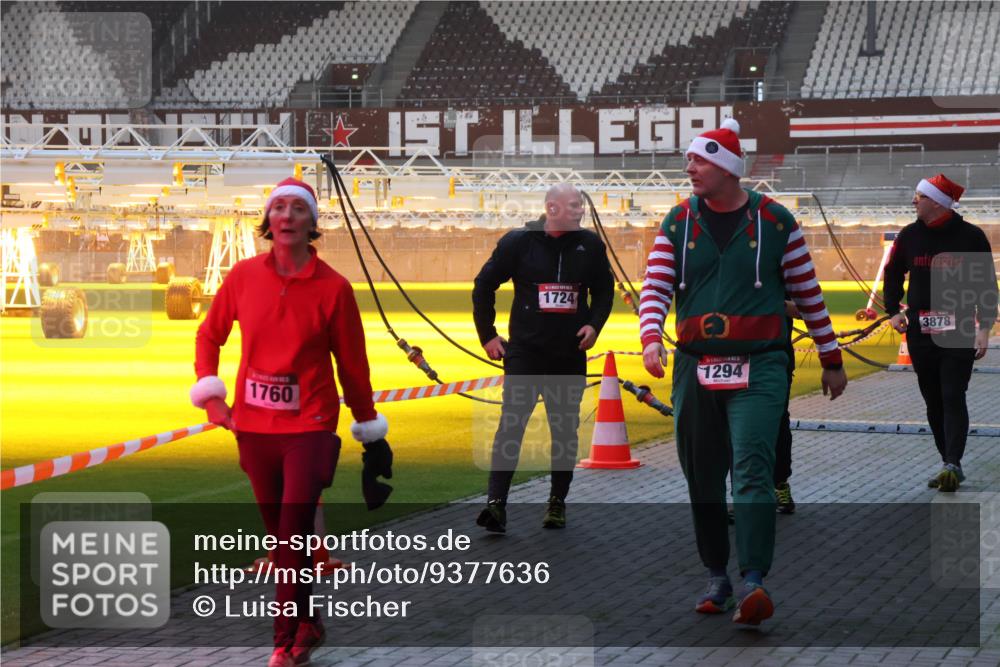 07.12.2025 - St. Pauli X-Mass-Run No. 15 Luisa Fischer http://msf.ph/oto/9377636 07.12.2025 10:02:23 Ziel 1760, 1724, 1294, 3878, 118, 393, 804, 959, 1724, 1859, 1934, 2167, 2472, 2681, 3187, 3580, 3582, 3629, 3878, 3944 meine-sportfotos.de