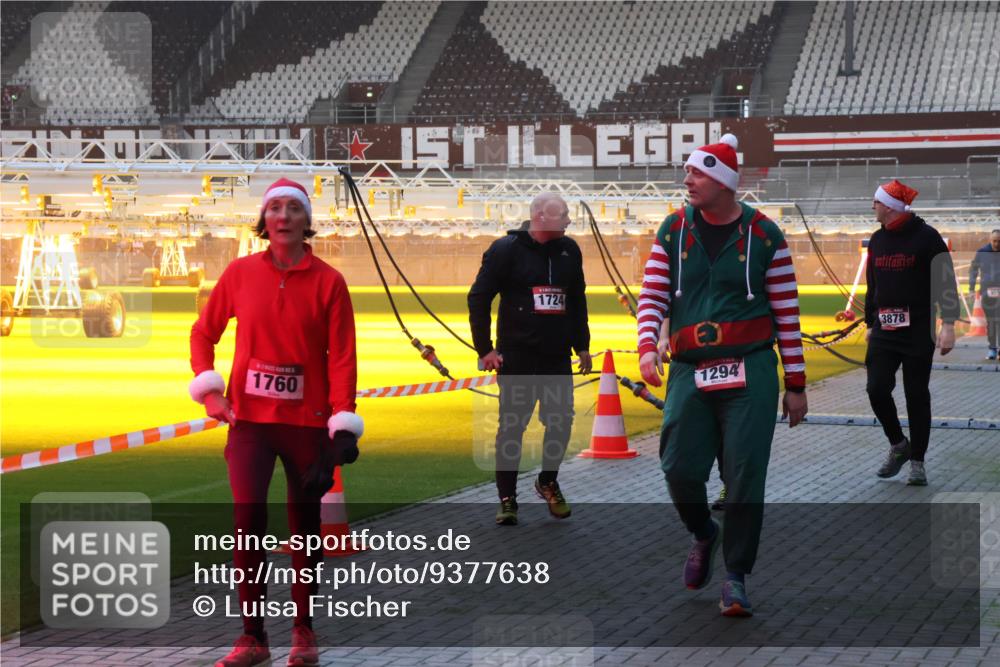 07.12.2025 - St. Pauli X-Mass-Run No. 15 Luisa Fischer http://msf.ph/oto/9377638 07.12.2025 10:02:23 Ziel 1760, 1724, 1294, 3878, 118, 393, 804, 959, 1724, 1859, 1934, 2167, 2472, 2681, 3187, 3580, 3582, 3629, 3878, 3944 meine-sportfotos.de