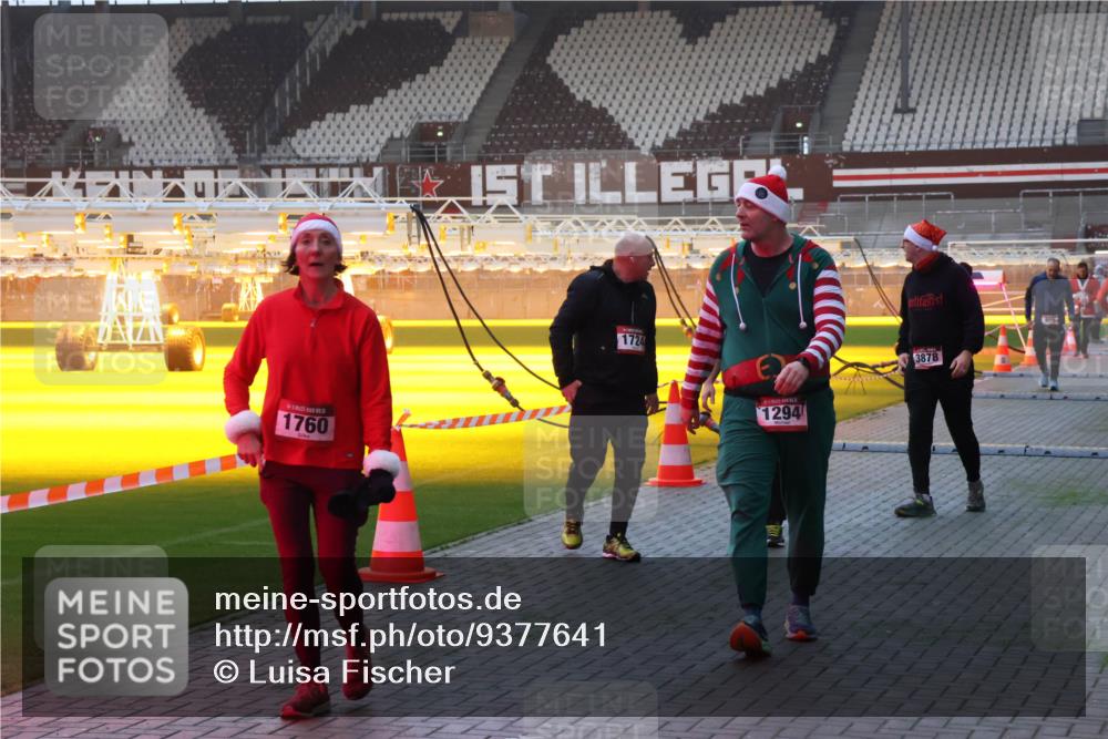 07.12.2025 - St. Pauli X-Mass-Run No. 15 Luisa Fischer http://msf.ph/oto/9377641 07.12.2025 10:02:23 Ziel 1760, 1724, 1294, 3878, 118, 393, 804, 959, 1724, 1859, 1934, 2167, 2472, 2681, 3187, 3580, 3582, 3629, 3878, 3944 meine-sportfotos.de