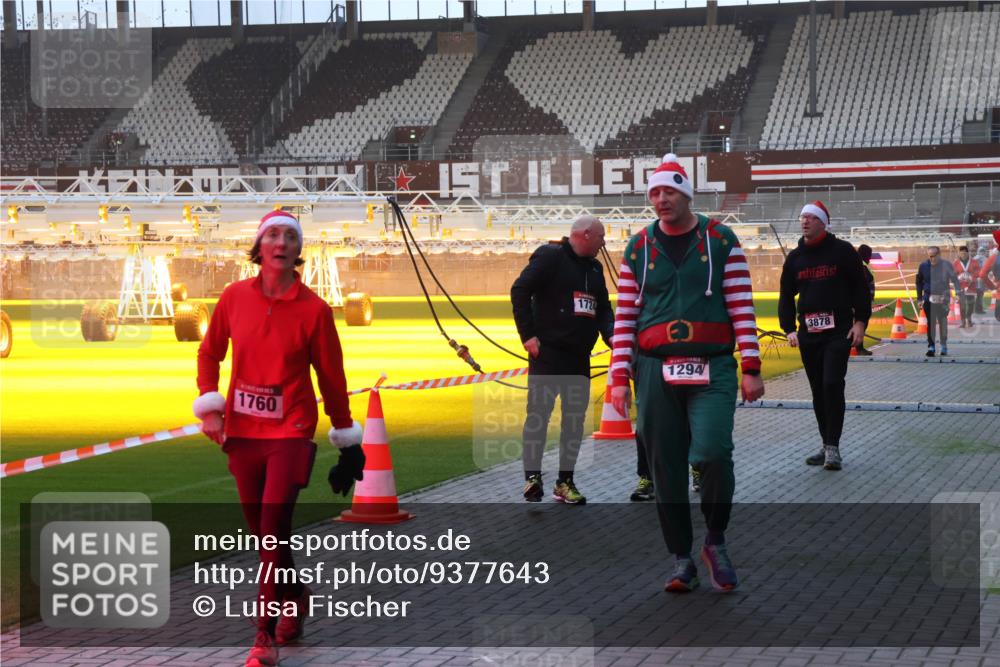 07.12.2025 - St. Pauli X-Mass-Run No. 15 Luisa Fischer http://msf.ph/oto/9377643 07.12.2025 10:02:24 Ziel 1760, 172, 1294, 3878, 804, 959, 1724, 1859, 1934, 2167, 2472, 2681, 3187, 3580, 3582, 3629, 3878, 3944 meine-sportfotos.de