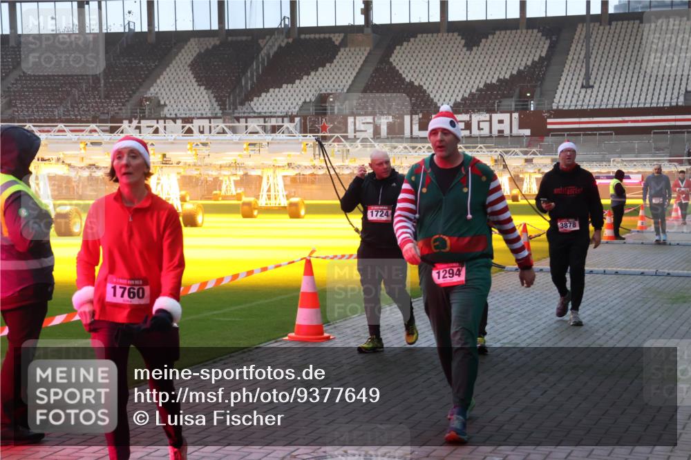 07.12.2025 - St. Pauli X-Mass-Run No. 15 Luisa Fischer http://msf.ph/oto/9377649 07.12.2025 10:02:25 Ziel 1760, 1724, 1294, 3878, 804, 959, 1724, 1859, 1934, 2167, 2472, 2681, 2923, 3187, 3580, 3582, 3629, 3878, 3944 meine-sportfotos.de