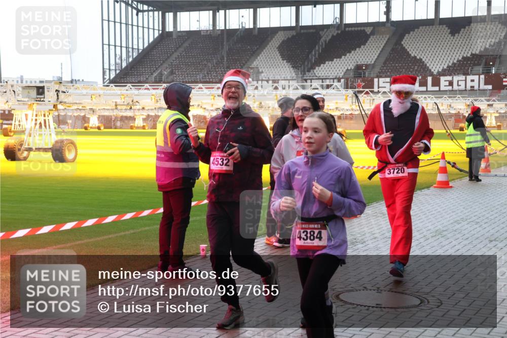 07.12.2025 - St. Pauli X-Mass-Run No. 15 Luisa Fischer http://msf.ph/oto/9377655 07.12.2025 10:27:31 Ziel 4532, 15, 4384, 3720, 159, 1312, 1317, 1468, 1472, 1618, 3571, 3714, 3715, 3720, 3771, 3787, 3792, 3828, 4185, 4225, 4334, 4353, 4384, 4391, 4409, 4410, 4705 meine-sportfotos.de