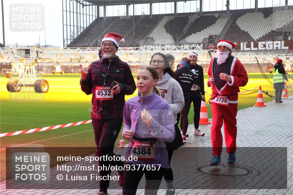 07.12.2025 - St. Pauli X-Mass-Run No. 15 Luisa Fischer http://msf.ph/oto/9377657 07.12.2025 10:27:32 Ziel 15, 4532, 9, 15, 4384, 28, 3720, 159, 1312, 1317, 1468, 1472, 1618, 3571, 3714, 3715, 3720, 3771, 3787, 3792, 3828, 4185, 4225, 4334, 4353, 4384, 4391, 4409, 4410, 4435, 4705 meine-sportfotos.de