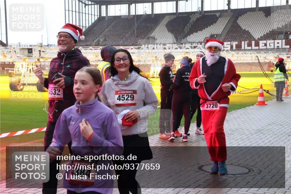 07.12.2025 - St. Pauli X-Mass-Run No. 15 Luisa Fischer http://msf.ph/oto/9377659 07.12.2025 10:27:32 Ziel 4532, 15, 4529, 15, 4384, 3720, 159, 1312, 1317, 1468, 1472, 1618, 3571, 3714, 3715, 3720, 3771, 3787, 3792, 3828, 4185, 4225, 4334, 4353, 4384, 4391, 4409, 4410, 4435, 4705 meine-sportfotos.de